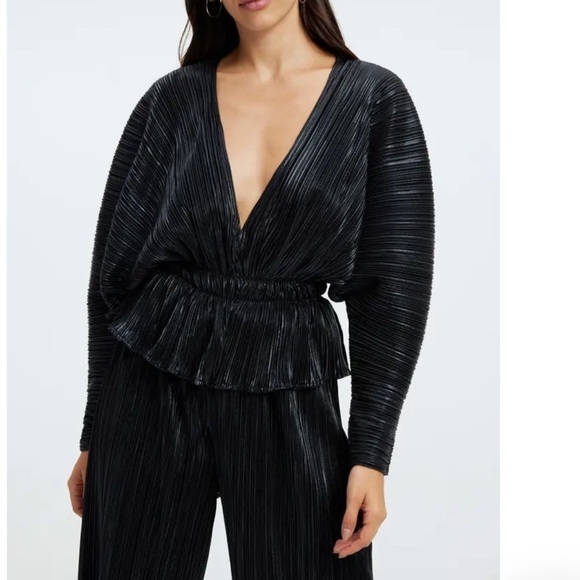 Good American Plissé Deep V-Neck Dolman Sleeve Top NWT - Picture 1 of 16